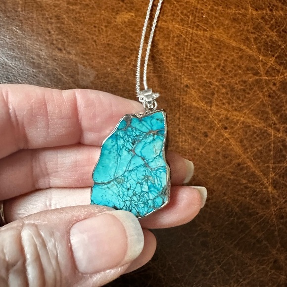 Turquoise and silver tone Pendant Necklace - Picture 5 of 12
